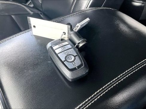 Used 2021 Ford Explorer XLT w/ Equipment Group 202A RWD image 38