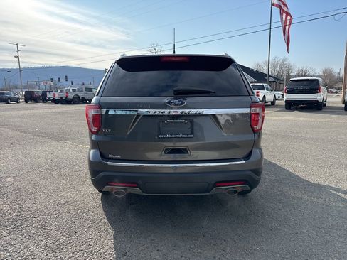 Used 2018 Ford Explorer XLT w/ Equipment Group 202A image 6