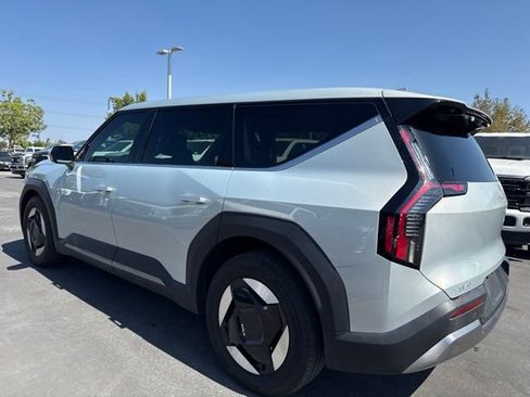 Used 2024 Kia EV9 Light Long Range RWD image 2