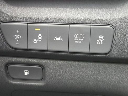 Used 2020 Kia Niro LXS image 9