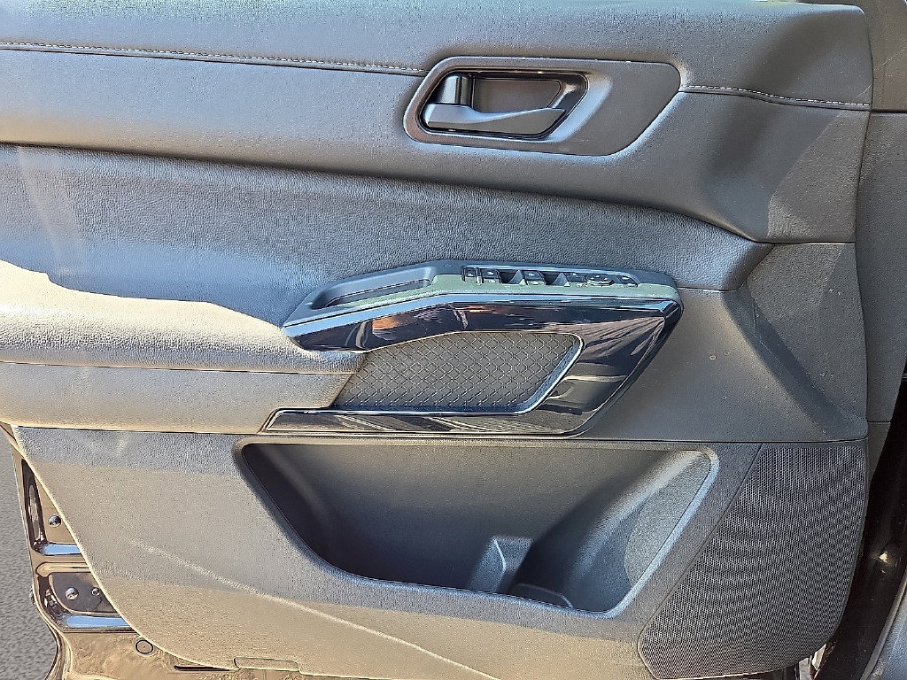 Used 2026 Nissan Pathfinder SV FWD image 22