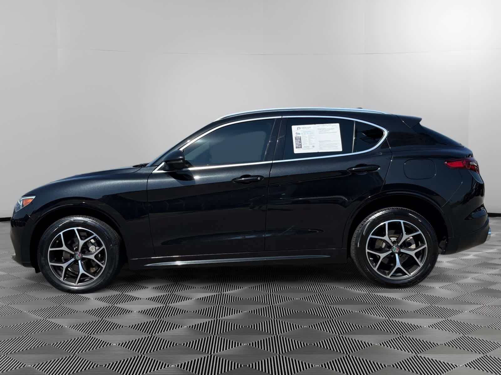 Used 2021 Alfa Romeo Stelvio Ti w/ Active Assist 2 Package TI AWD/4WD image 2