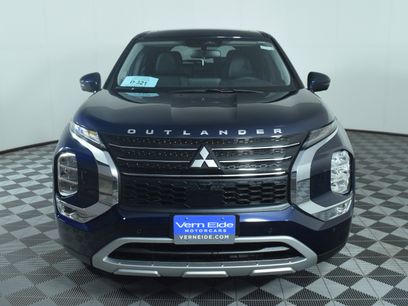 Used 2025 Mitsubishi Outlander SE