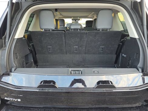 Used 2025 Ford Expedition Active AWD/4WD image 9