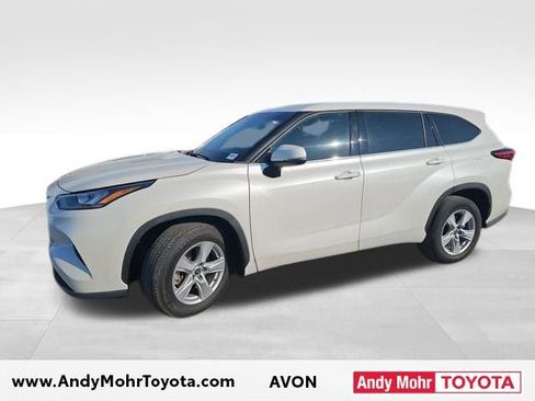 Used 2020 Toyota Highlander LE image 3