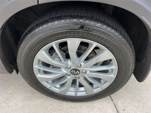 Certified 2025 INFINITI QX50 Luxe image 16