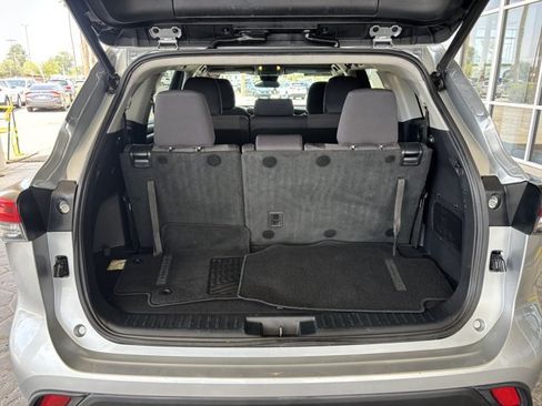 Used 2022 Toyota Highlander LE AWD/4WD image 20