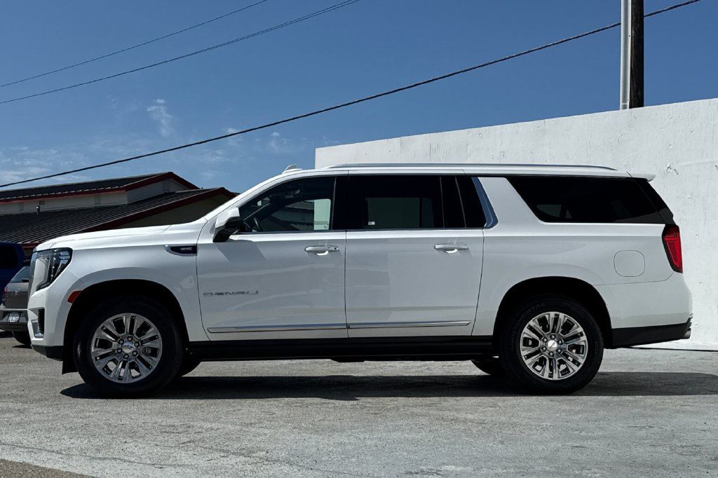 Used 2023 GMC Yukon XL Denali AWD/4WD image 6
