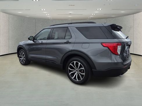 Used 2022 Ford Explorer ST-Line w/ Class IV Trailer Tow Package image 5