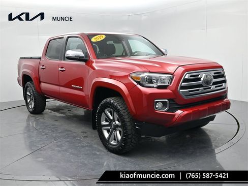Used 2019 Toyota Tacoma Limited image 1