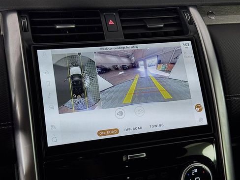 Used 2023 Land Rover Discovery Metropolitan Edition image 17