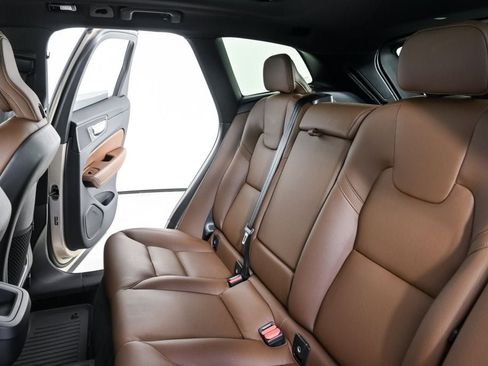 Certified 2025 Volvo XC60 B5 Plus AWD/4WD image 22