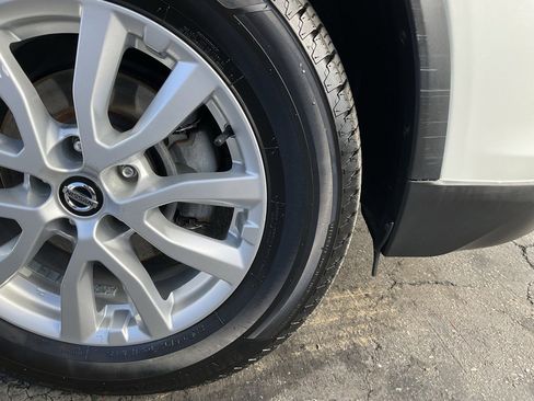 Used 2018 Nissan Rogue SV image 72