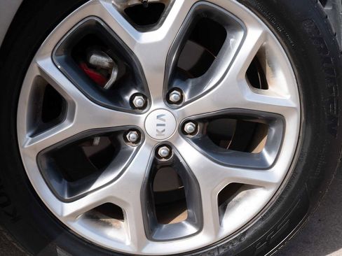 Used 2018 Kia Sorento SX image 2