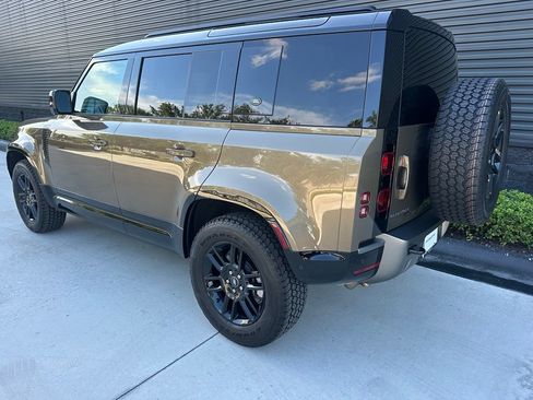 Used 2023 Land Rover Defender 110 X-Dynamic SE AWD/4WD image 3