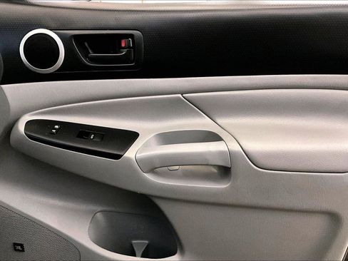 Used 2015 Toyota Tacoma Base w/ Limited Package image 23