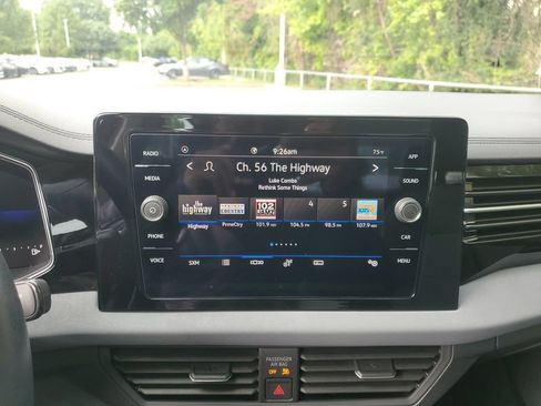 Used 2025 Volkswagen Jetta SE FWD image 30