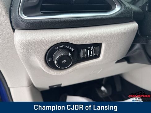 Used 2019 Chrysler Pacifica Limited image 17