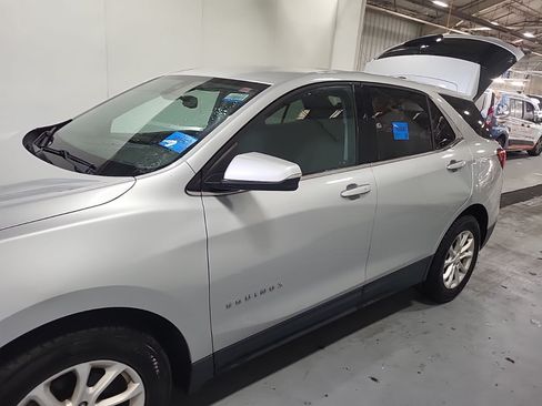 Used 2019 Chevrolet Equinox LT w/ Driver Convenience Package FWD image 2