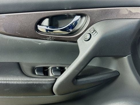 Used 2019 Nissan Rogue SV AWD/4WD image 15