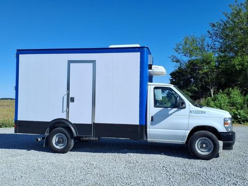 Used 2023 Ford E-350 and Econoline 350 Super Duty w/ Power Windows & Locks Group RWD image 4