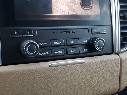 Used 2018 Porsche Macan image 30