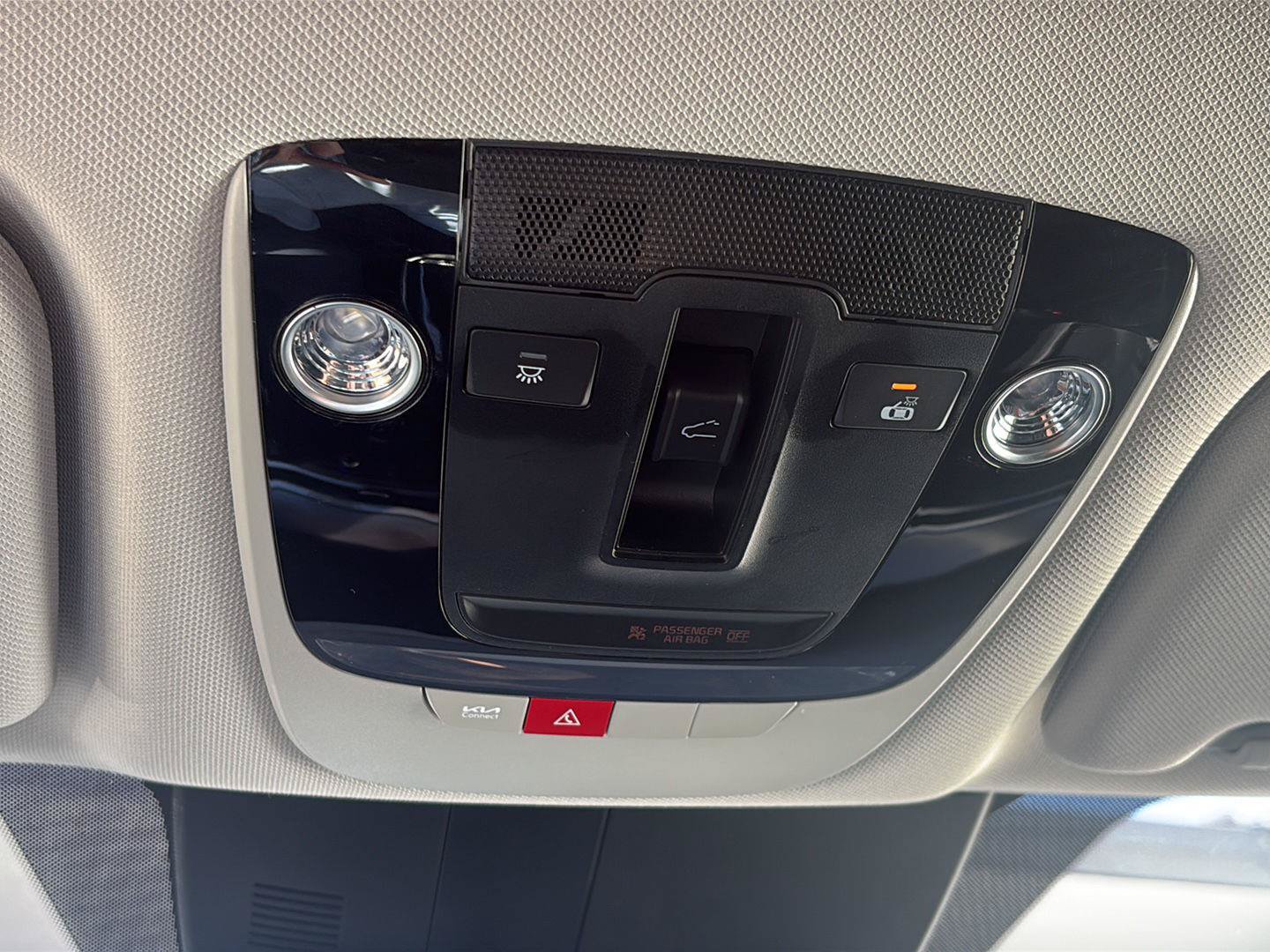 Used 2025 Kia Sorento S w/ Panoramic Sunroof Package FWD image 22