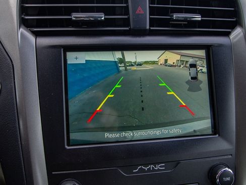 Used 2020 Ford Fusion SE FWD image 17
