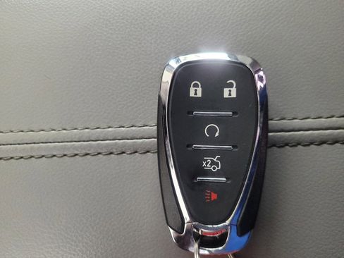 Used 2022 Chevrolet Malibu LT image 32