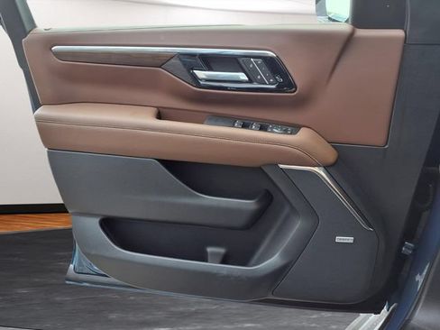New 2026 Chevrolet Suburban High Country AWD/4WD image 14
