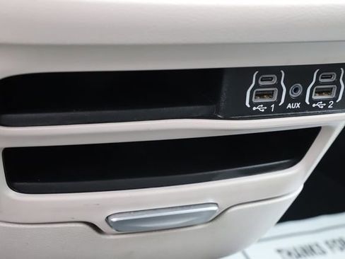 Used 2024 Chrysler Pacifica Touring-L image 29