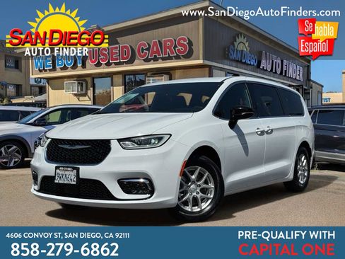 Used 2026 Chrysler Pacifica Select FWD image 1