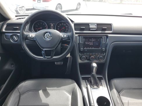 Used 2018 Volkswagen Passat 2.0T R-Line image 31