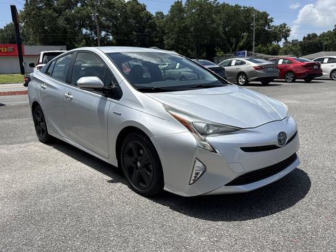 Used 2016 Toyota Prius Three Touring FWD image 7