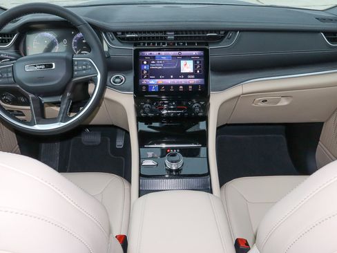 New 2025 Jeep Grand Cherokee L Limited w/ Black Appearance Package image 20