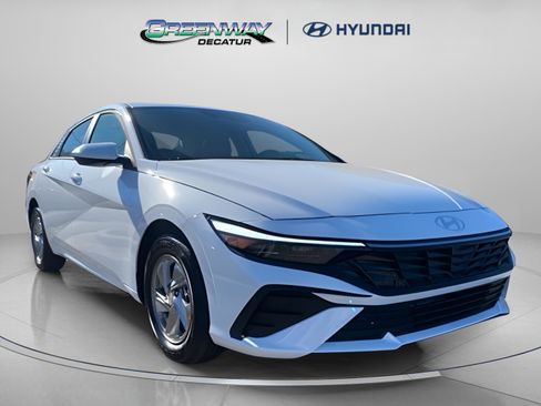 New 2026 Hyundai Elantra SE image 2