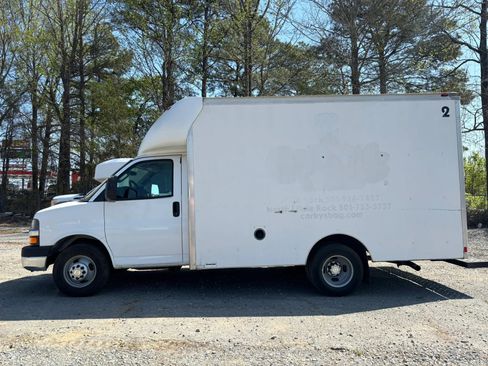 Used 2016 Chevrolet Express 3500 RWD image 2