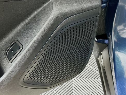 Used 2025 Chevrolet Traverse LT image 26