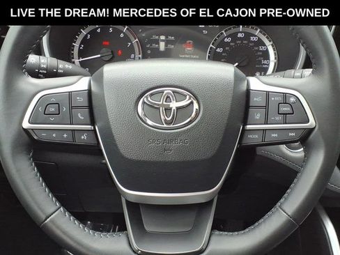 Used 2023 Toyota Highlander XLE FWD image 9