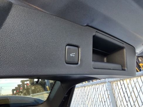 Used 2022 Ford Escape SE w/ SE Sport Appearance Package image 16