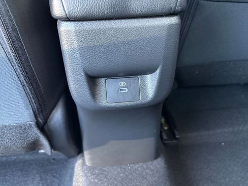 Used 2025 Nissan Versa SV FWD image 22