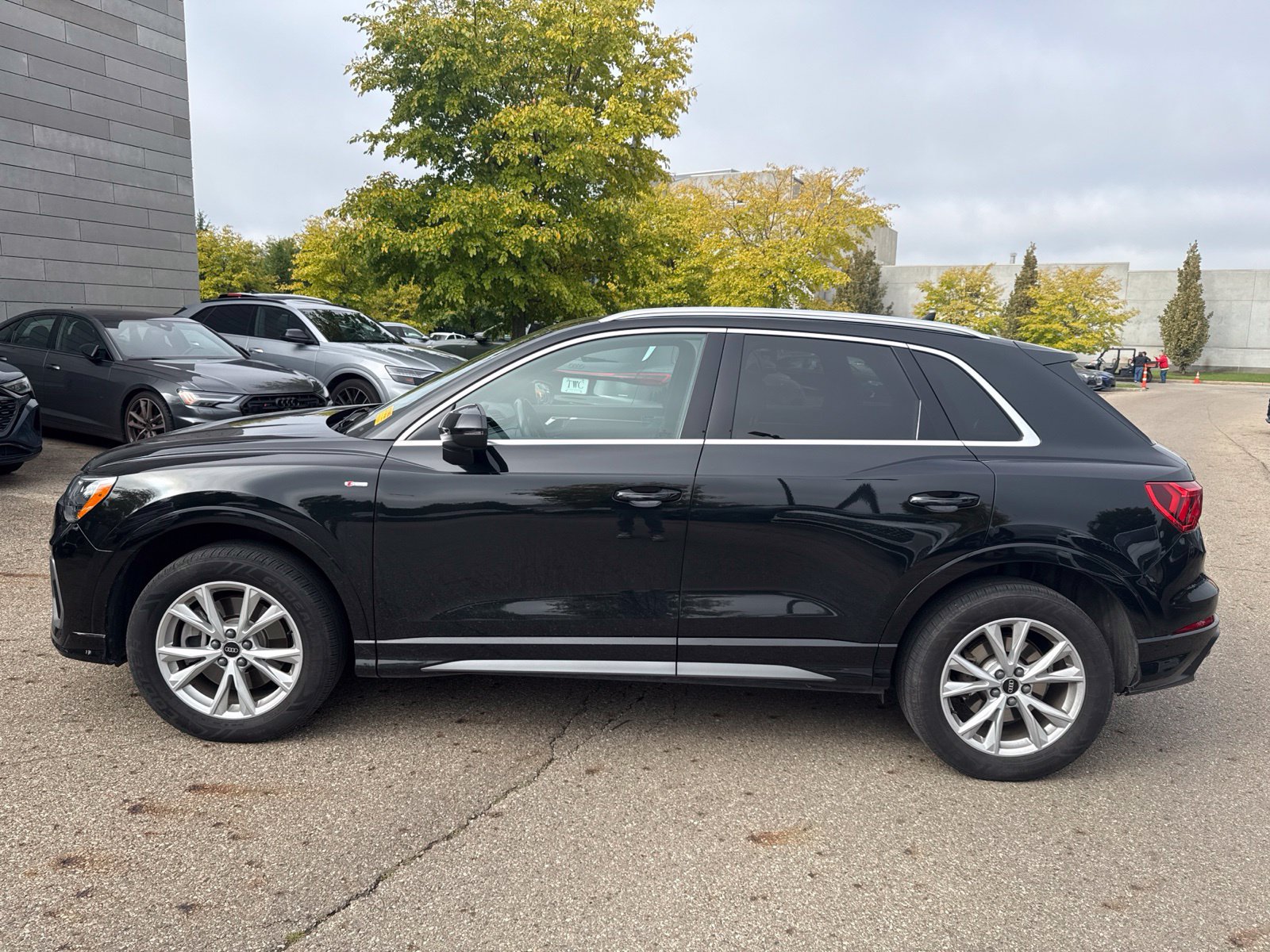 Used 2022 Audi Q3 2.0T Premium w/ Convenience Package AWD/4WD image 2