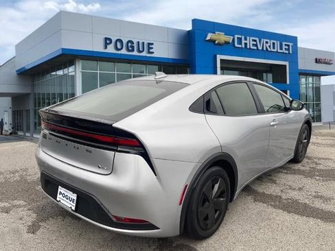 Used 2025 Toyota Prius LE image 2