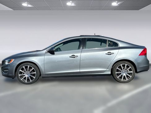 Used 2017 Volvo S60 T5 Inscription Platinum image 2