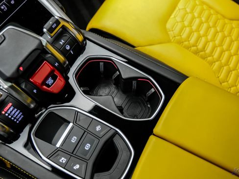 Used 2021 Lamborghini Urus AWD/4WD image 66