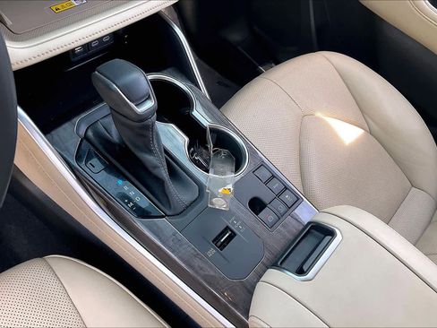 Used 2023 Toyota Highlander Limited image 17