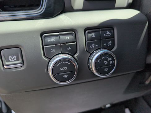 Used 2025 GMC Sierra 2500 AT4 w/ AT4 Premium Plus Package AWD/4WD image 20