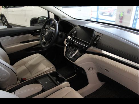 Certified 2025 Honda Odyssey Touring image 18