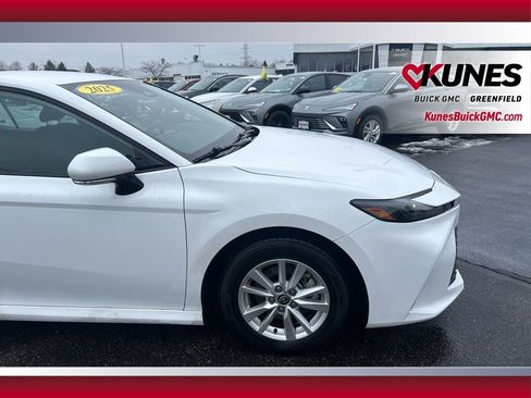 Used 2025 Toyota Camry LE image 14