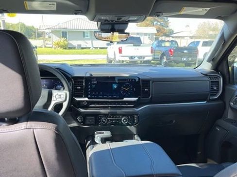 Used 2024 Chevrolet Silverado 1500 LTZ AWD/4WD image 39